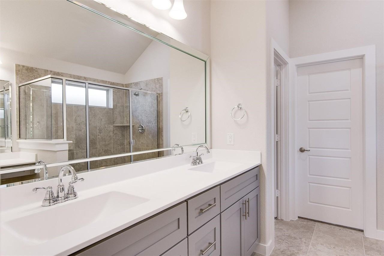 12376 Iveson Dr - Photo 7 of 28