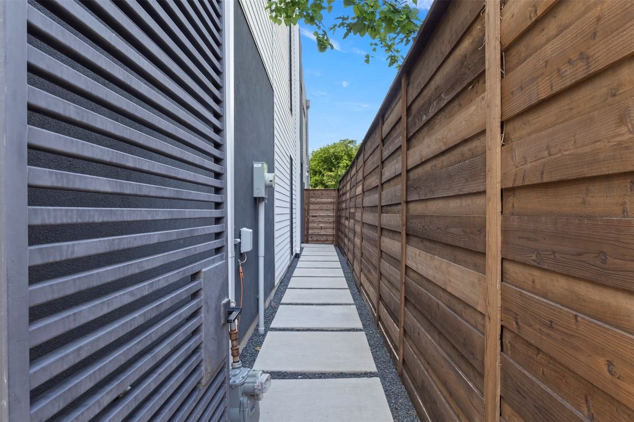 2335 Kirby St - Photo 4 of 30