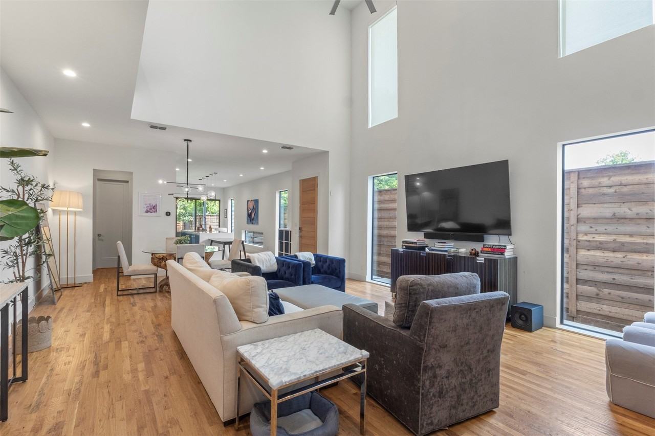 2335 Kirby St - Photo 7 of 30
