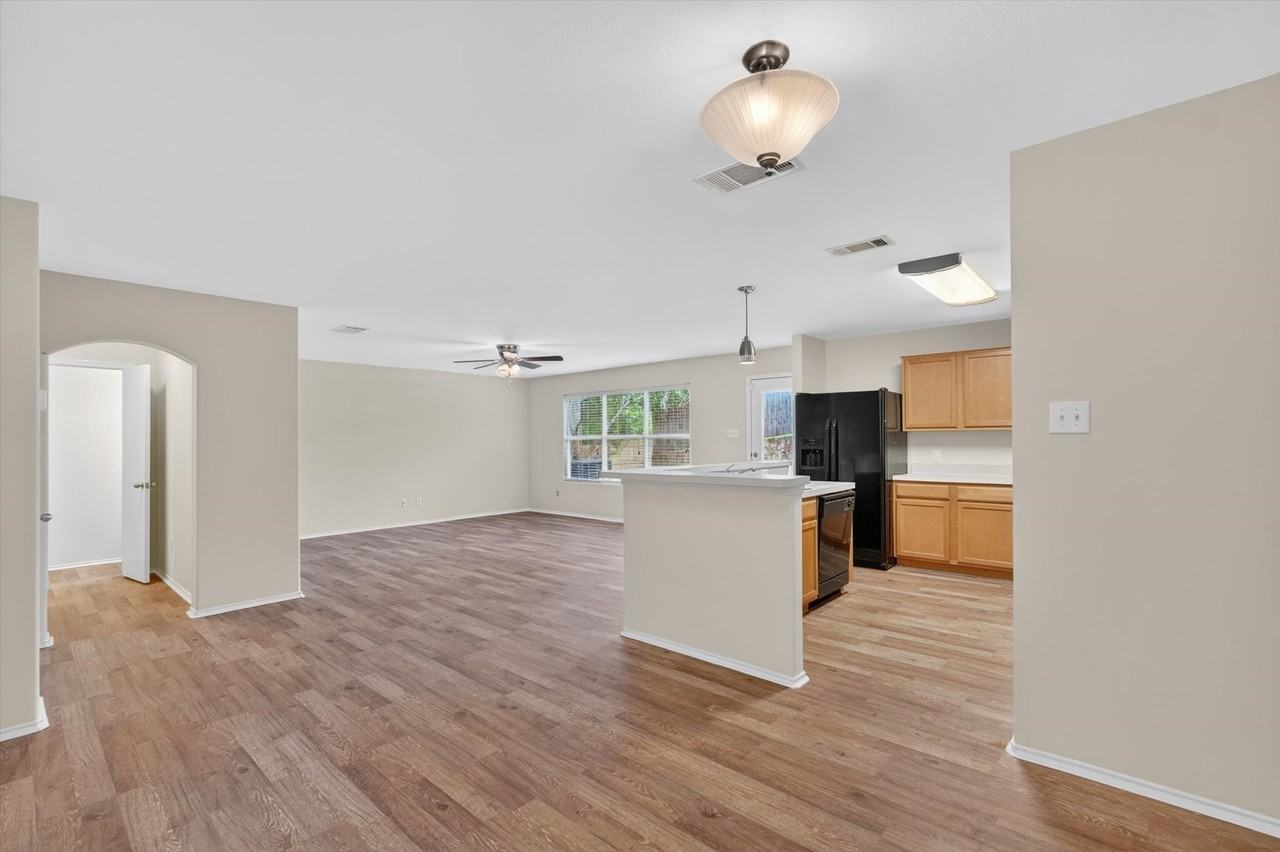 7401 Cowhand Ct - Photo 3 of 26