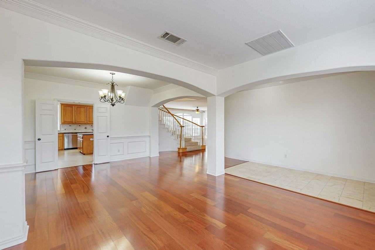 8609 Rugby Dr - Photo 4 of 37