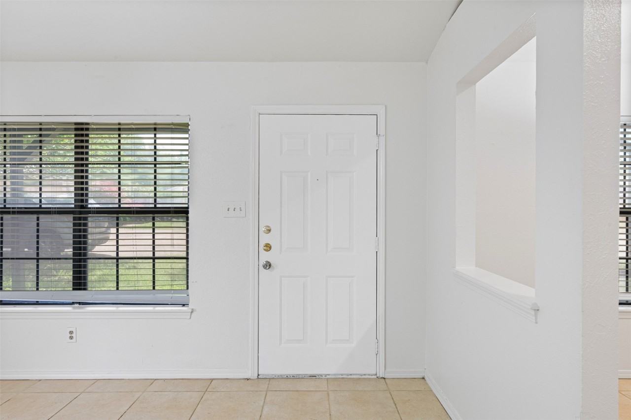 447 Vincent St - Photo 7 of 26