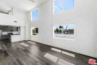 3667 Mentone Ave #8 - Photo 4 of 8