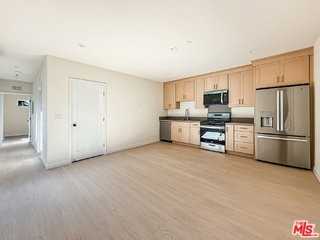 2619 Veteran Ave - Photo 2 of 8