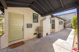 2621 Veteran Ave - Photo 2 of 8