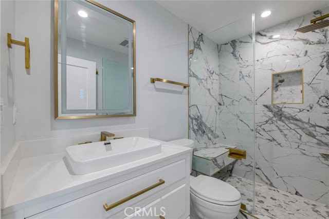 1554 S Bundy Dr - Photo 6 of 8
