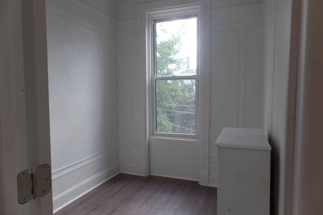 71 Euclid Ave 2nd Fl - Photo 4 of 9