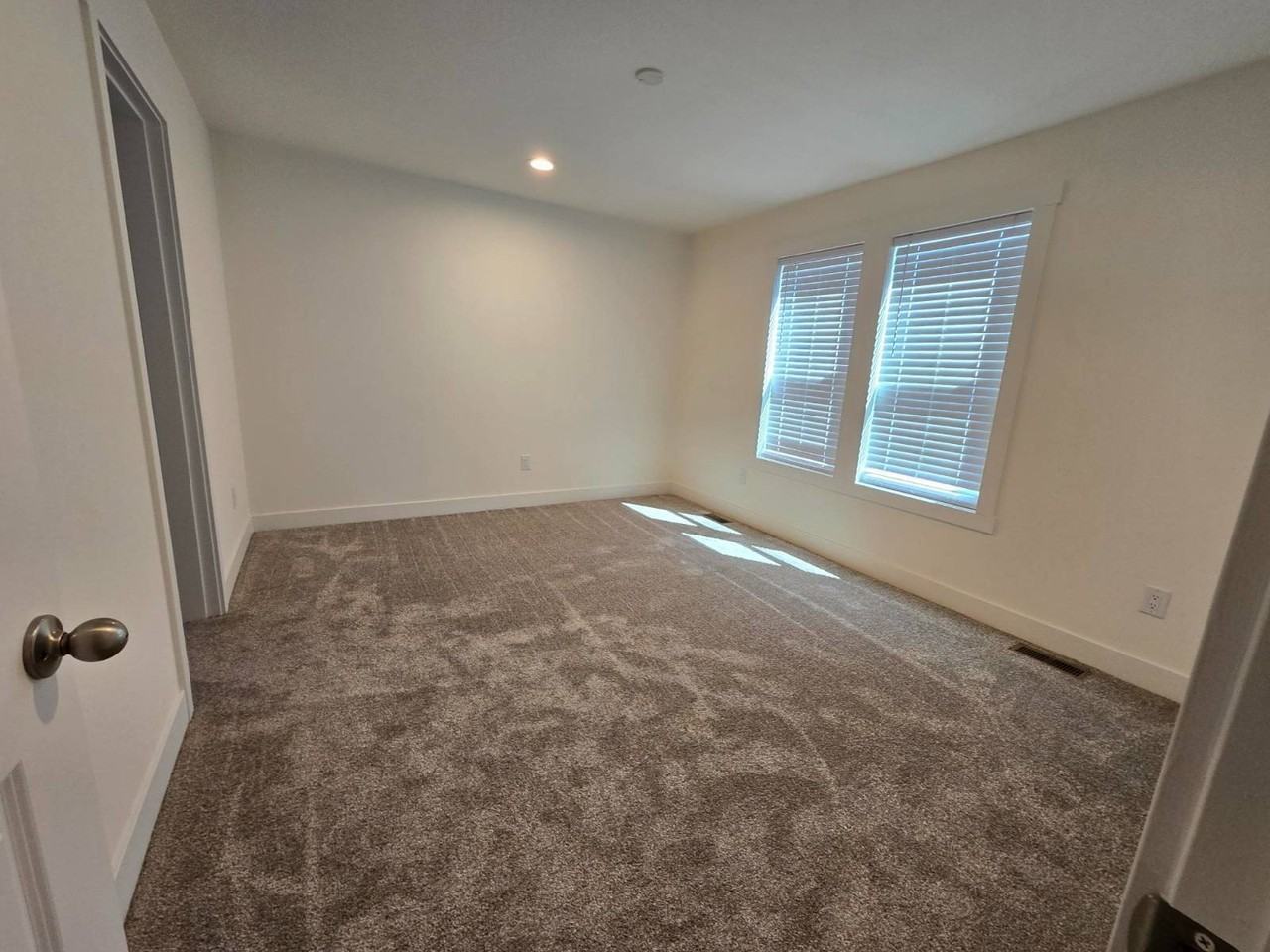 359 Lemon Dr #17 - Photo 4 of 14