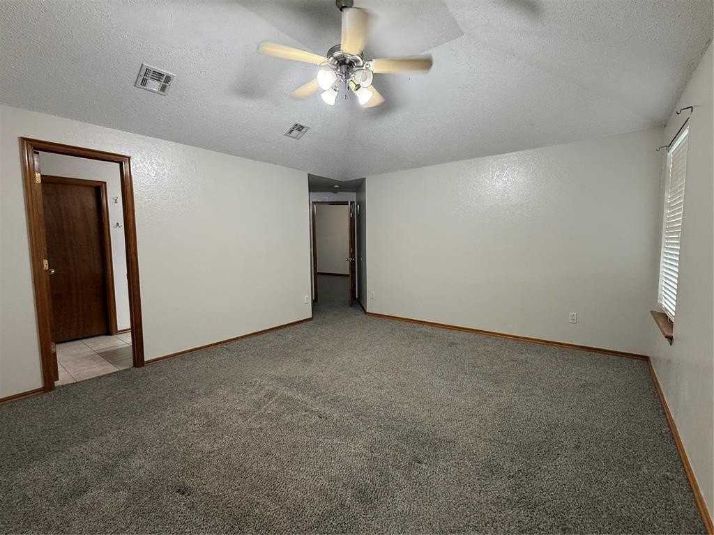 504 Eastridge Dr - Photo 3 of 7