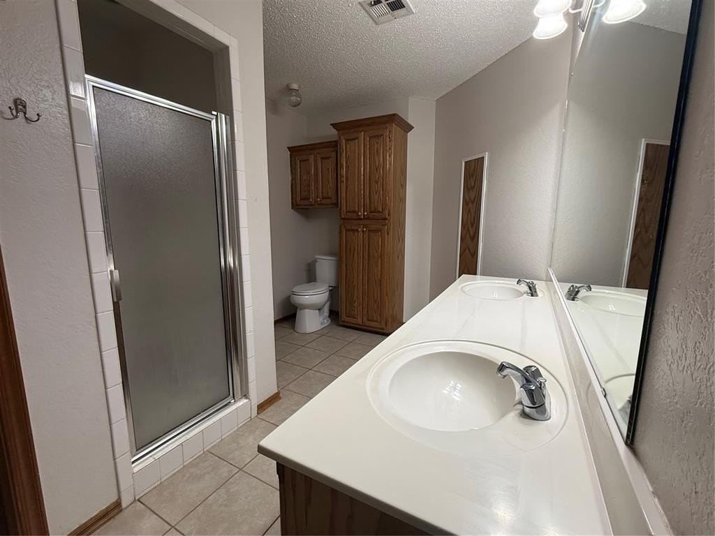 504 Eastridge Dr - Photo 4 of 7
