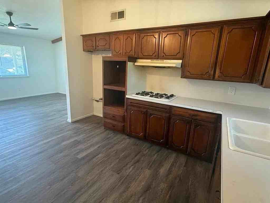 1344 Sw 62nd St - Photo 4 of 12