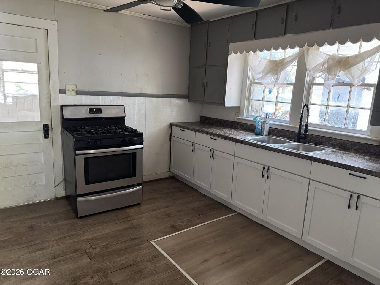 124 S Brownell Ave - Photo 3 of 6