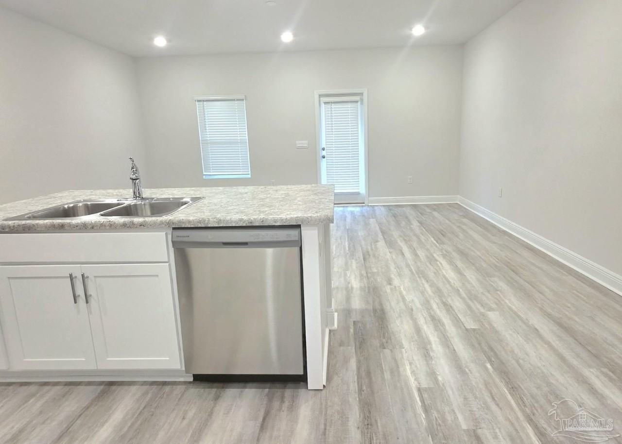 1306 Leeway Dr - Photo 5 of 23