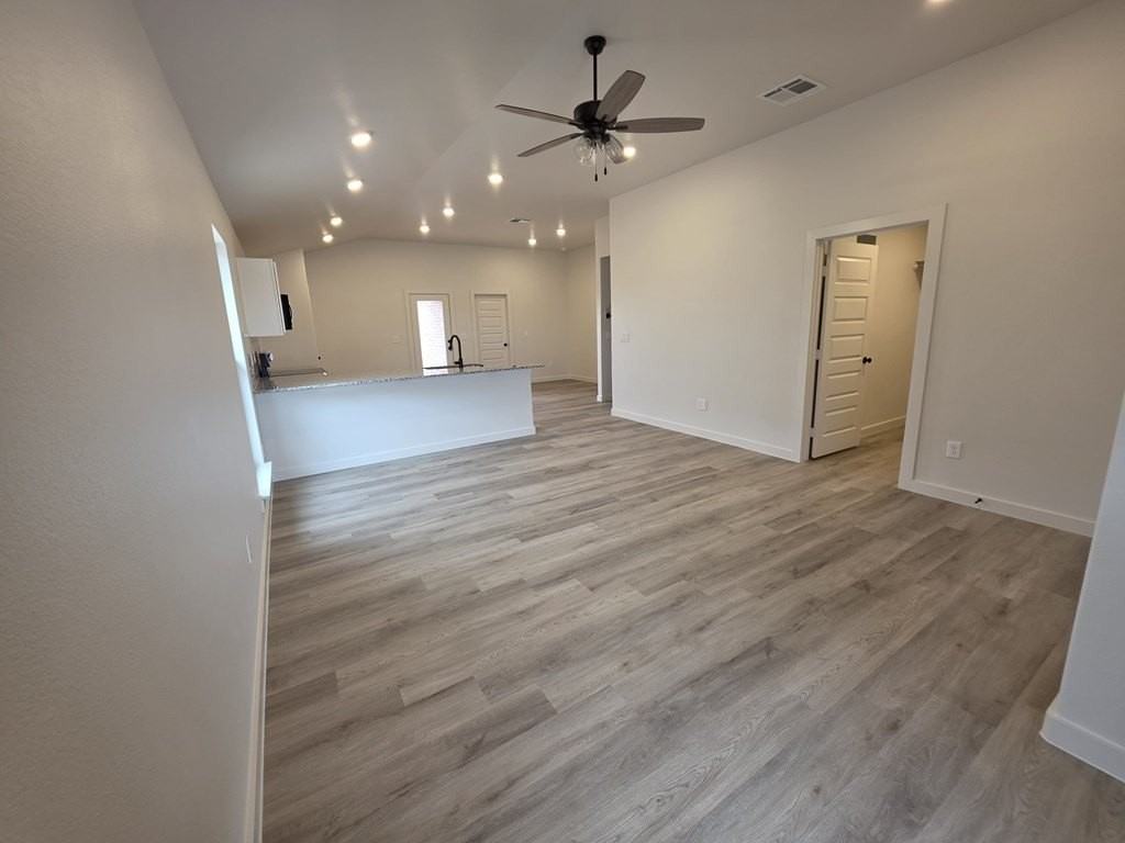 6220 Kingsville - Photo 3 of 23