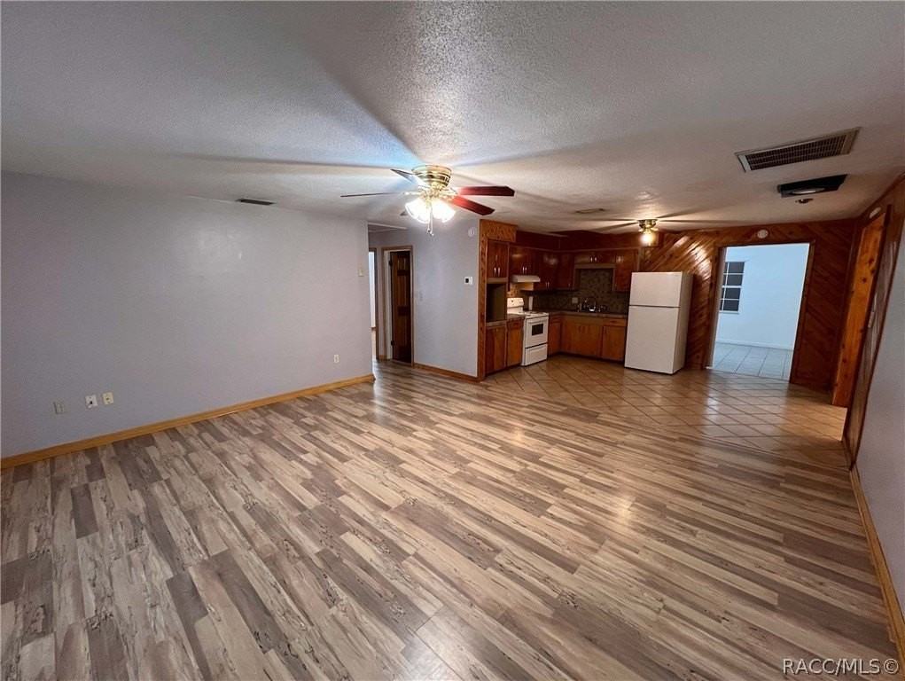 7660 W Tropical Ln - Photo 2 of 15
