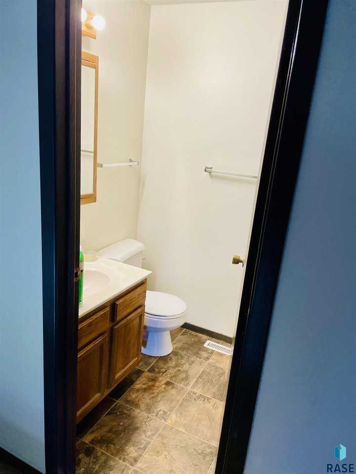 614 E 6th St - Photo 7 of 9