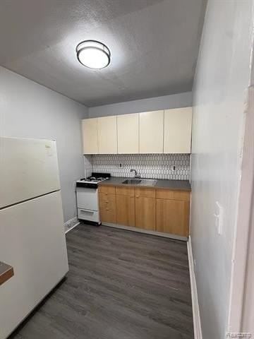 223 E Oakridge St - Photo 4 of 6