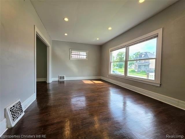 2927 Seyburn St - Photo 5 of 37
