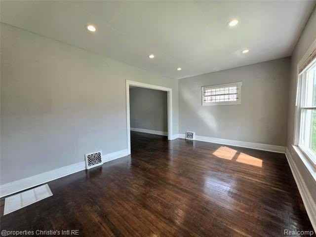 2927 Seyburn St - Photo 6 of 37