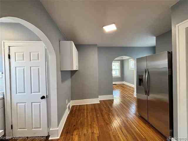7028 Studebaker Ave - Photo 4 of 11
