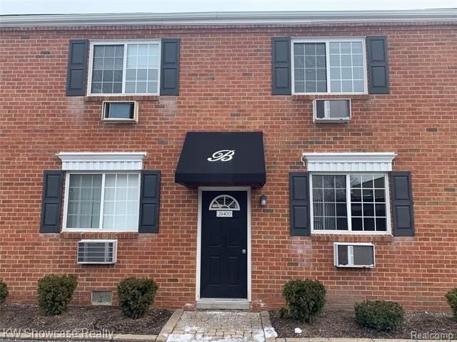 2440 Parmenter Blvd #211 - Photo 3 of 18