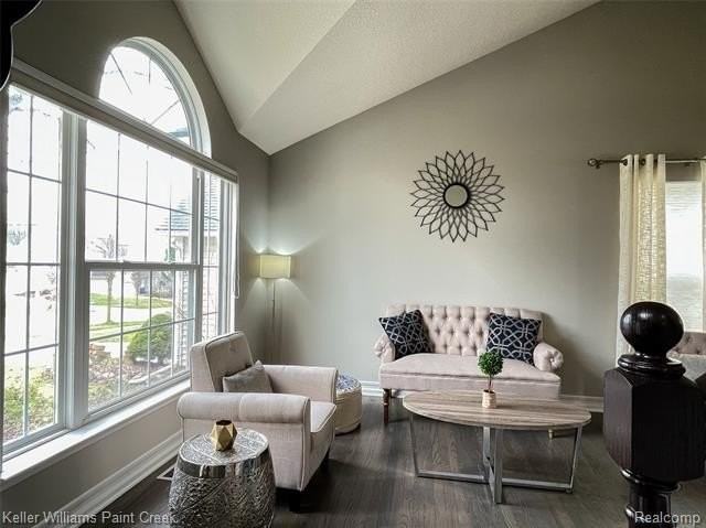 4927 Ravine Ct - Photo 4 of 36