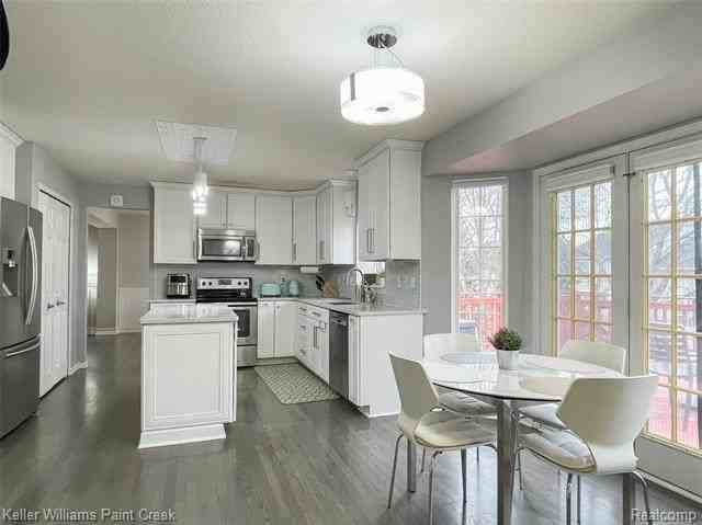 4927 Ravine Ct - Photo 6 of 36