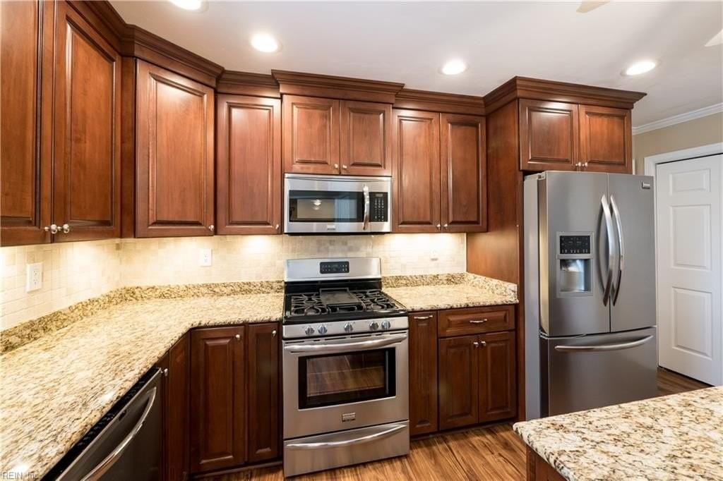 4501 Van Dyck Dr - Photo 3 of 44