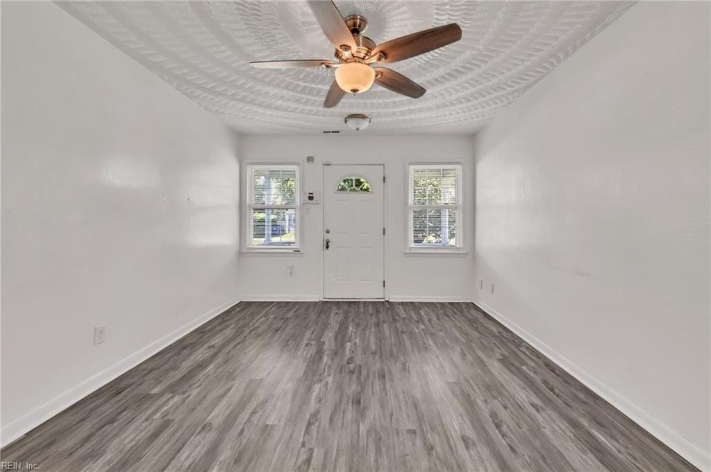 1419 W 40th St - Photo 2 of 18