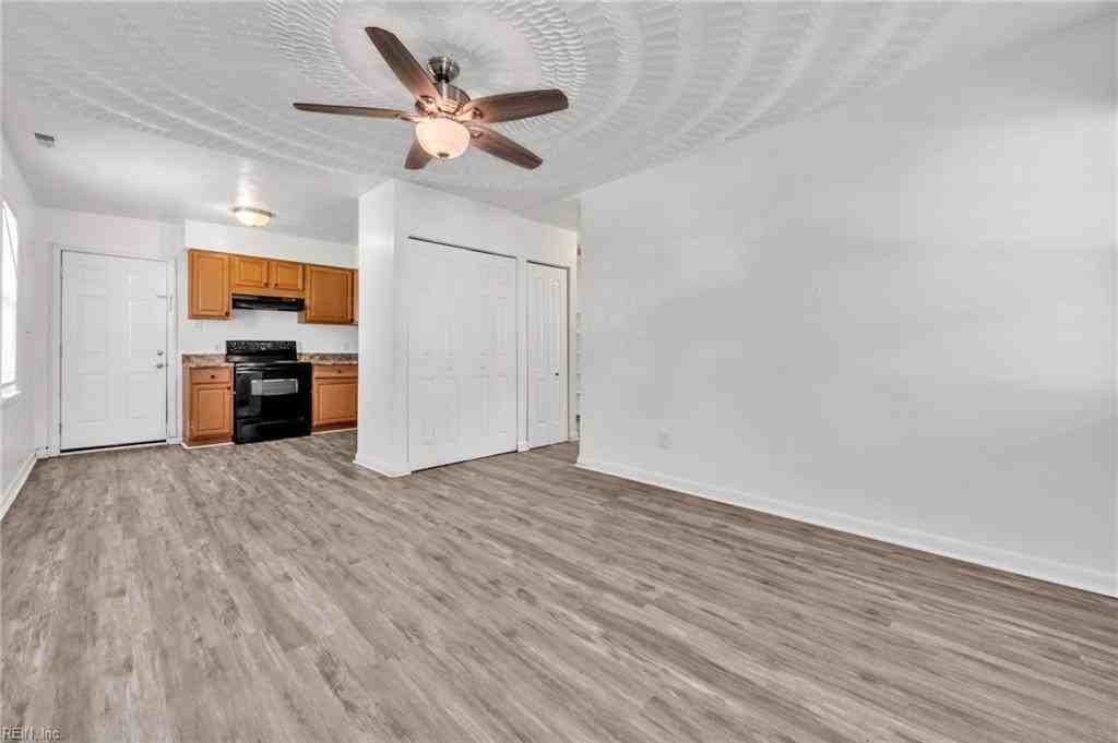 1419 W 40th St - Photo 4 of 18
