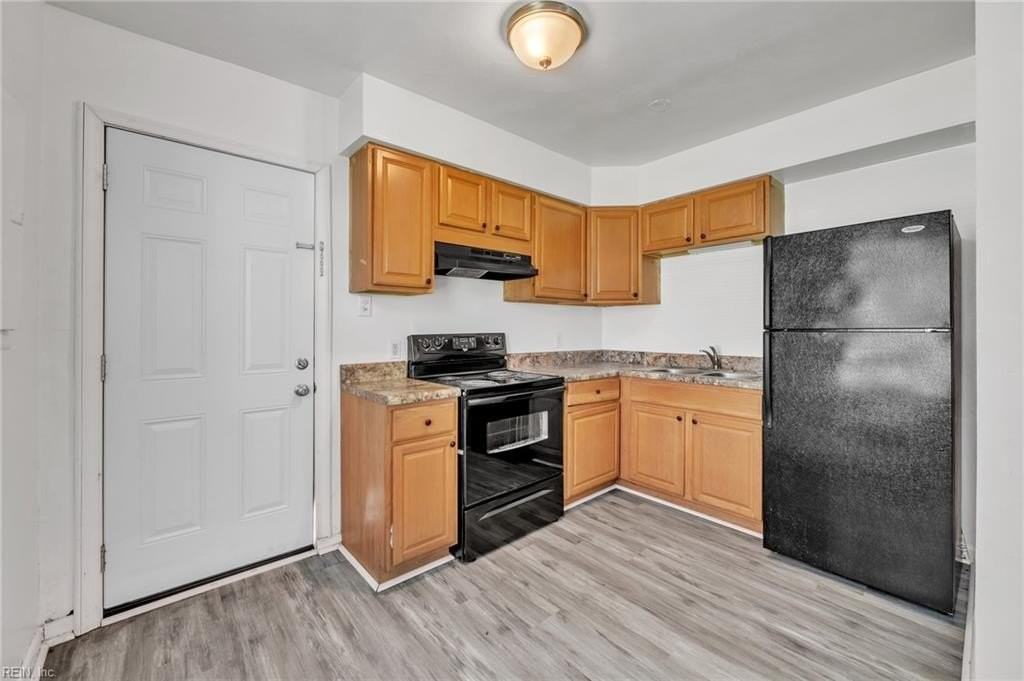 1419 W 40th St - Photo 6 of 18