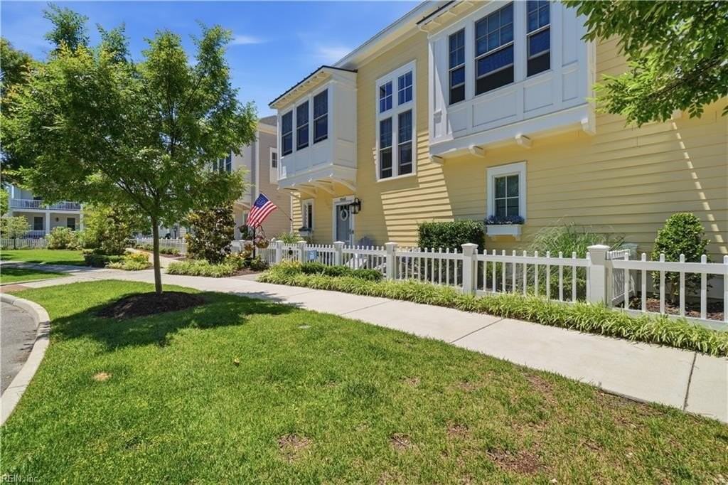 9565 23rd Bay St - Photo 3 of 37