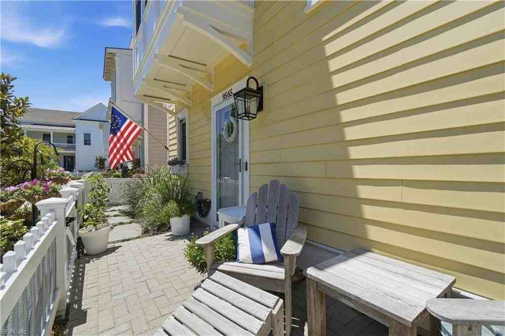 9565 23rd Bay St - Photo 4 of 37