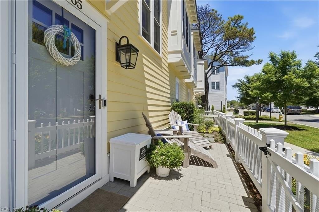 9565 23rd Bay St - Photo 5 of 37