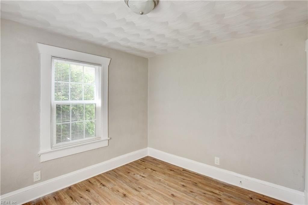 1135 Jackson Ave #1 - Photo 3 of 11