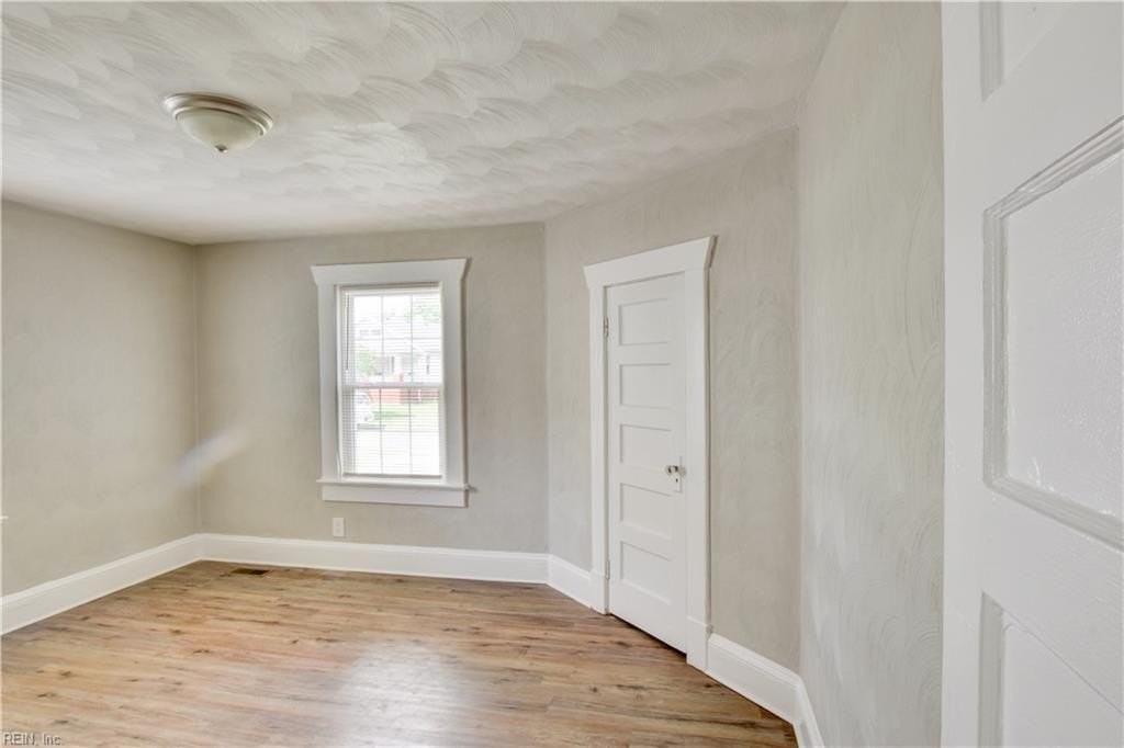 1135 Jackson Ave #1 - Photo 5 of 11
