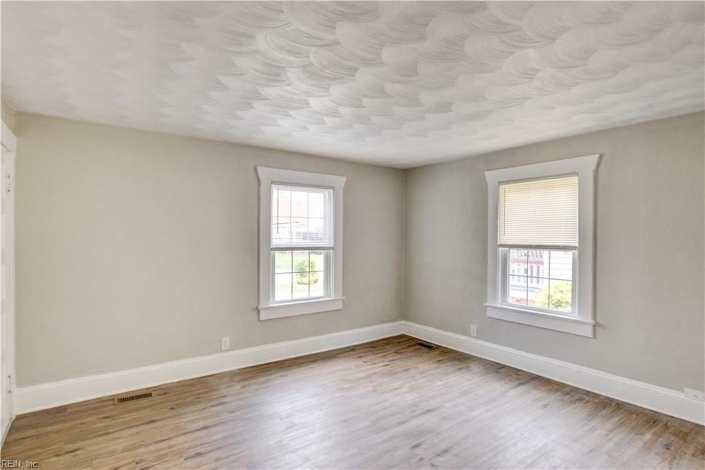 1135 Jackson Ave #1 - Photo 7 of 11
