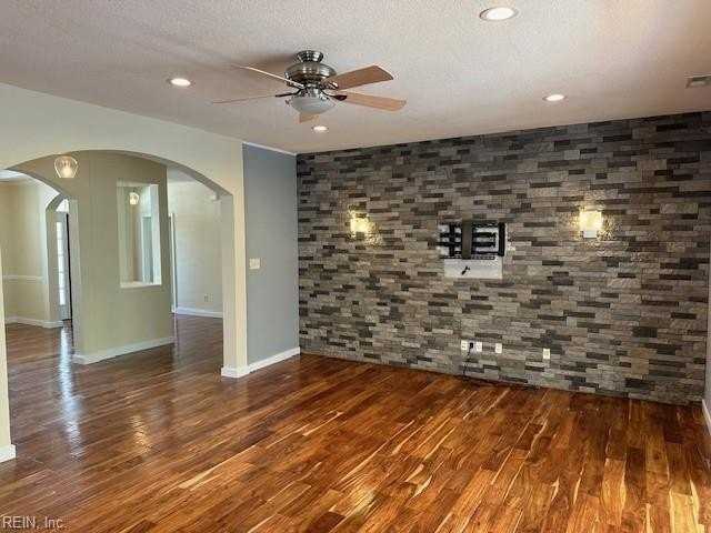 2565 Kentucky Derby Dr - Photo 7 of 42