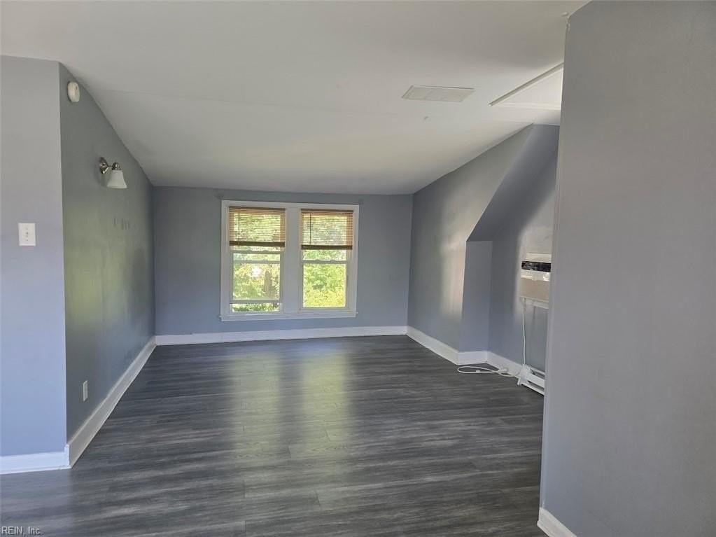 504 Homestead Ave #2 - Photo 3 of 10