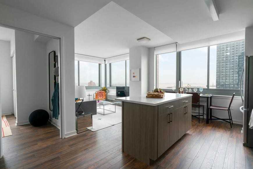 235 Grand St - Photo 7 of 10