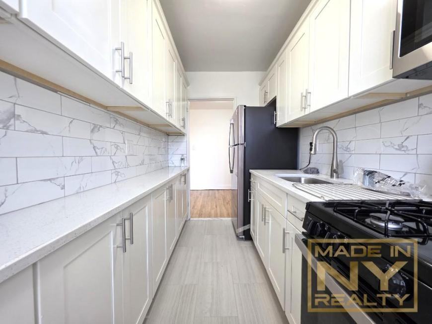 14021 Burden Cres - Photo 2 of 8