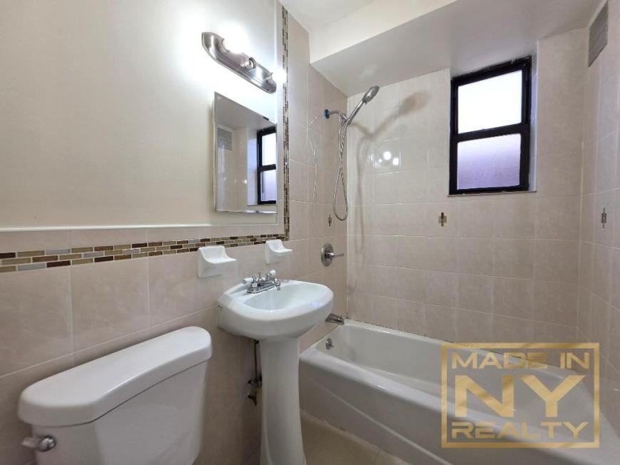 14943 35th Ave - Photo 5 of 8