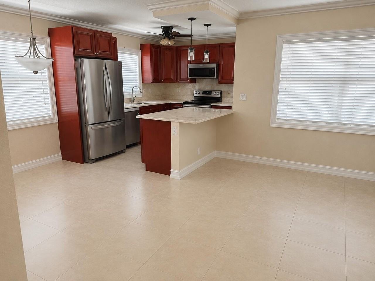 1221 Se 3rd St #4 - Photo 4 of 12