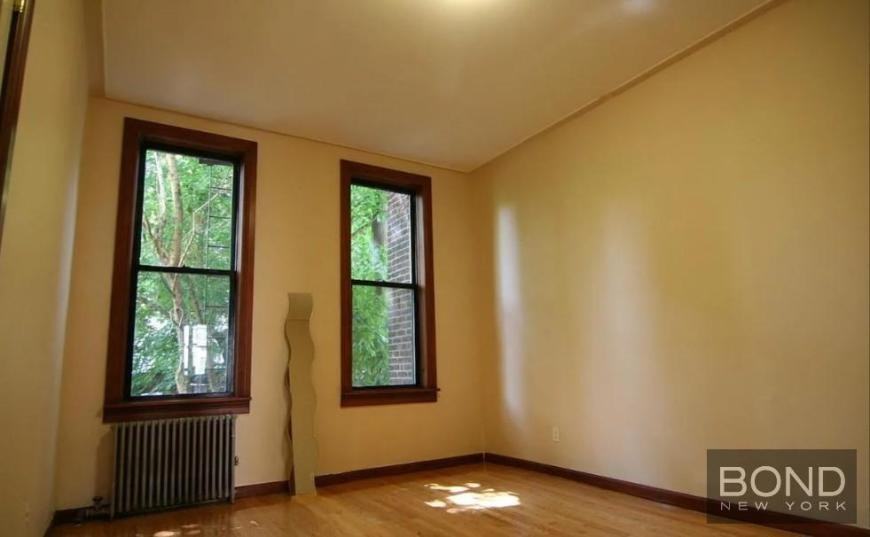 100 Cornelia St - Photo 3 of 5