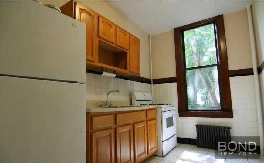 100 Cornelia St - Photo 4 of 5