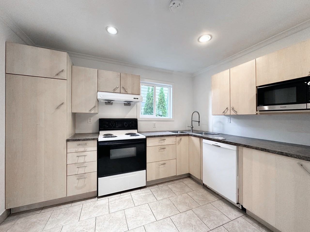 20824 52A Avenue - Photo 7 of 27
