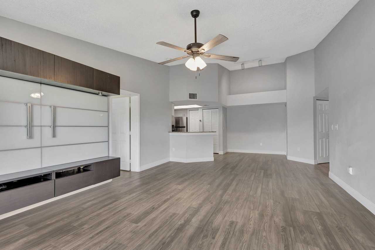 600 Crestwood Ct N #609 - Photo 2 of 44