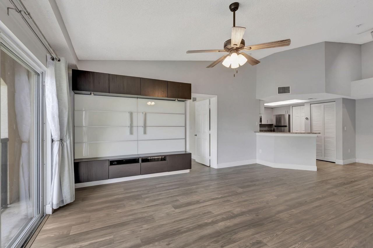 600 Crestwood Ct N #609 - Photo 3 of 44
