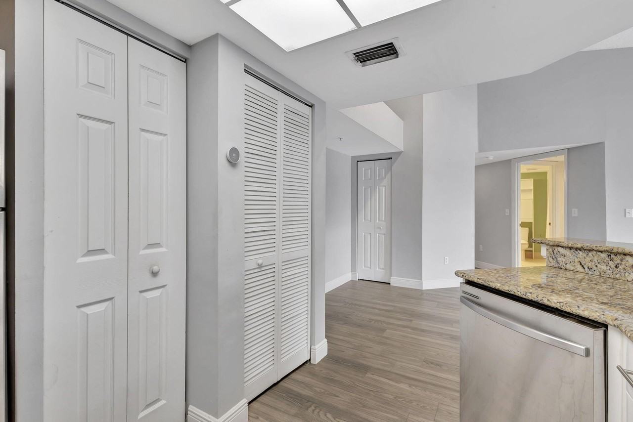600 Crestwood Ct N #609 - Photo 4 of 44