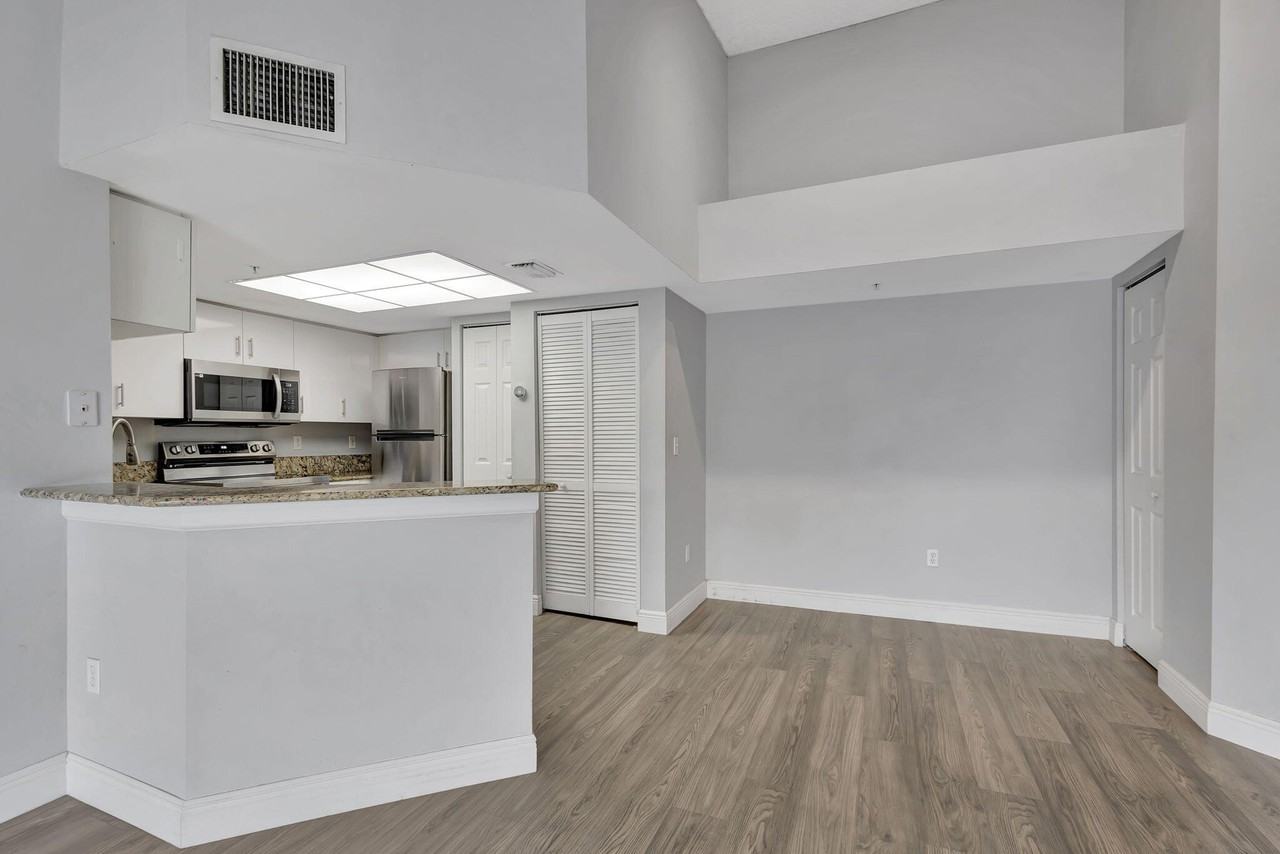 600 Crestwood Ct N #609 - Photo 7 of 44